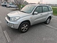 Begagnad Toyota RAV4 129 HK (94 kW) 2000 Grå SUV