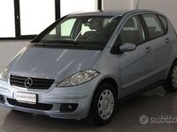 Usata Mercedes A180 109 CV (80 kW) 2008 Grigio chiaro Utilitaria