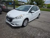 Usata Peugeot 208 Access 82 CV (60 kW) 2012 Bianco Utilitaria