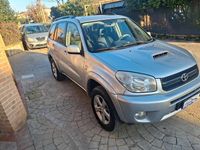 Usata Toyota RAV4 115 CV (84 kW) 2005 Argento Station wagon