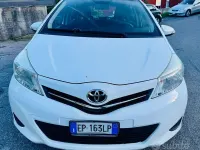 Usata Toyota Yaris Lounge 69 CV (50 kW) 2013 Bianco Utilitaria