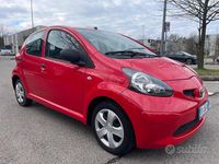 Usata Toyota Aygo 68 CV (50 kW) 2009 Rosso Utilitaria