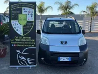 Begagnad Peugeot Bipper 75 HK (55 kW) 2014 Grå Minibuss