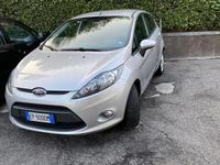 Usata Ford Fiesta Titanium 71 CV (52 kW) 2012 Grigio Utilitaria