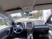 Usata Toyota RAV4 128 CV (94 kW) 2004 Grigio SUV