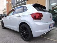 Usata VW Polo R-line 95 CV (69 kW) 2018 Grigio perlato Berlina