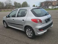 Usata Peugeot 206 60 CV (44 kW) 2011 Argento Berlina