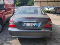 Usata Mercedes E220 Avantgarde 170 CV (125 kW) 2009 Grigio Berlina