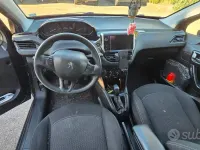 Usata Peugeot 208 68 CV (50 kW) 2018 Nero Utilitaria
