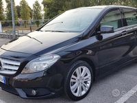 Käytetty Mercedes B160 90 HP (66 kW) 2013 Musta Tila-auto