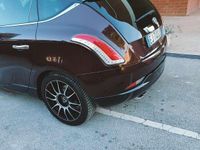 Usata Lancia Delta 189 CV (139 kW) 2011 Marrone Utilitaria