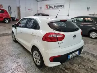 Usata Kia Rio 83 CV (61 kW) 2015 Bianco Berlina