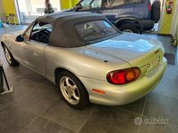 Usata Mazda MX5 110 CV (80 kW) 1999 Grigio Cabrio