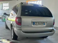Usata Chrysler Voyager 150 CV (110 kW) 2006 Grigio Monovolume