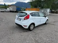Usata Ford Fiesta 70 CV (51 kW) 2010 Bianco Berlina