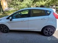 Usata Ford Fiesta 97 CV (71 kW) 2011 Bianco Berlina