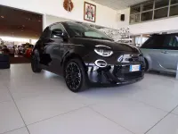 Usata Fiat 500e La Prima 86 kW (118 CV) 2025 Onyx black Utilitaria
