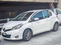 Usata Toyota Yaris Active 90 CV (66 kW) 2012 Bianco Utilitaria
