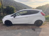 Usata Ford Fiesta Titanium 70 CV (51 kW) 2012 Bianco Berlina
