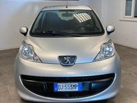 Usata Peugeot 107 68 CV (50 kW) 2008 Argento Utilitaria