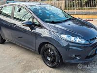 Usata Ford Fiesta 95 CV (69 kW) 2011 Grigio Berlina