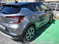 Usata Renault Captur Techno 145 CV (106 kW) 2023 Grigio SUV