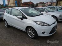 Usata Ford Fiesta 70 CV (51 kW) 2011 Bianco Utilitaria