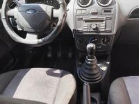 Usata Ford Fiesta 90 CV (66 kW) 2006 Rosso Utilitaria