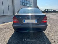 Usata Mercedes C200 Elegance 143 CV (105 kW) 2002 Blu Berlina