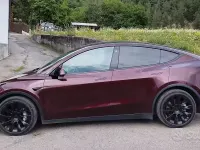 Usata Tesla Model Y 178 kW (243 CV) 2024 Rosso SUV