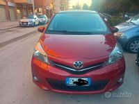Usata Toyota Yaris Lounge 90 CV (66 kW) 2012 Rosso Utilitaria