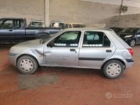 Usata Ford Fiesta 75 CV (55 kW) 2002 Grigio Utilitaria