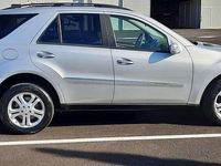 Usata Mercedes ML320 224 CV (164 kW) 2006 Grigio SUV