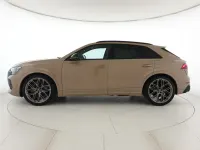 Nuova Audi RS Q8 Performance 640 CV (470 kW) 2026 Oro sakhir metallizzato SUV