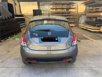 Usata Lancia Ypsilon 69 CV (50 kW) 2015 Argento Utilitaria