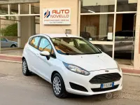 Usata Ford Fiesta 97 CV (71 kW) 2014 Bianco Utilitaria