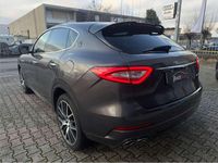 Usata Maserati Levante 275 CV (202 kW) 2017 Grigio metallizzato SUV