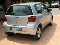 Usata Toyota Yaris Sol 65 CV (47 kW) 2005 Grigio Berlina