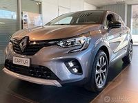 Usata Renault Captur 101 CV (74 kW) 2022 Grigio SUV