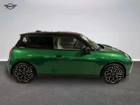 Nuova Mini Cooper SE Favoured 160 kW (218 CV) 2026 Verde Utilitaria