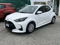 Usata Toyota Yaris Hybrid Active 92 CV (67 kW) 2025 Bianco Berlina