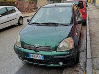 Usata Toyota Yaris 68 CV (50 kW) 2000 Verde Berlina