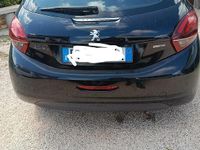 Usata Peugeot 208 75 CV (55 kW) 2016 Nero Utilitaria