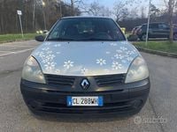 Usata Renault Clio II 65 CV (47 kW) 2004 Grigio Berlina