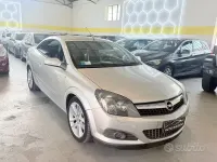 Usata Opel Astra Cosmo 150 CV (110 kW) 2007 Grigio Cabrio