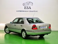 Usata Mercedes C180 Elegance 122 CV (89 kW) 1993 Argento Berlina