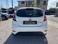 Usata Ford Fiesta Titanium 71 CV (52 kW) 2012 Bianco Utilitaria