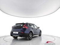 Usata Volvo V40 Ocean Race 114 CV (83 kW) 2015 Blu Utilitaria