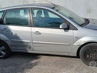 Usata Ford Fiesta 68 CV (50 kW) 2007 Grigio Utilitaria