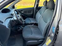 Usata Toyota Yaris 87 CV (63 kW) 2005 Marrone Berlina